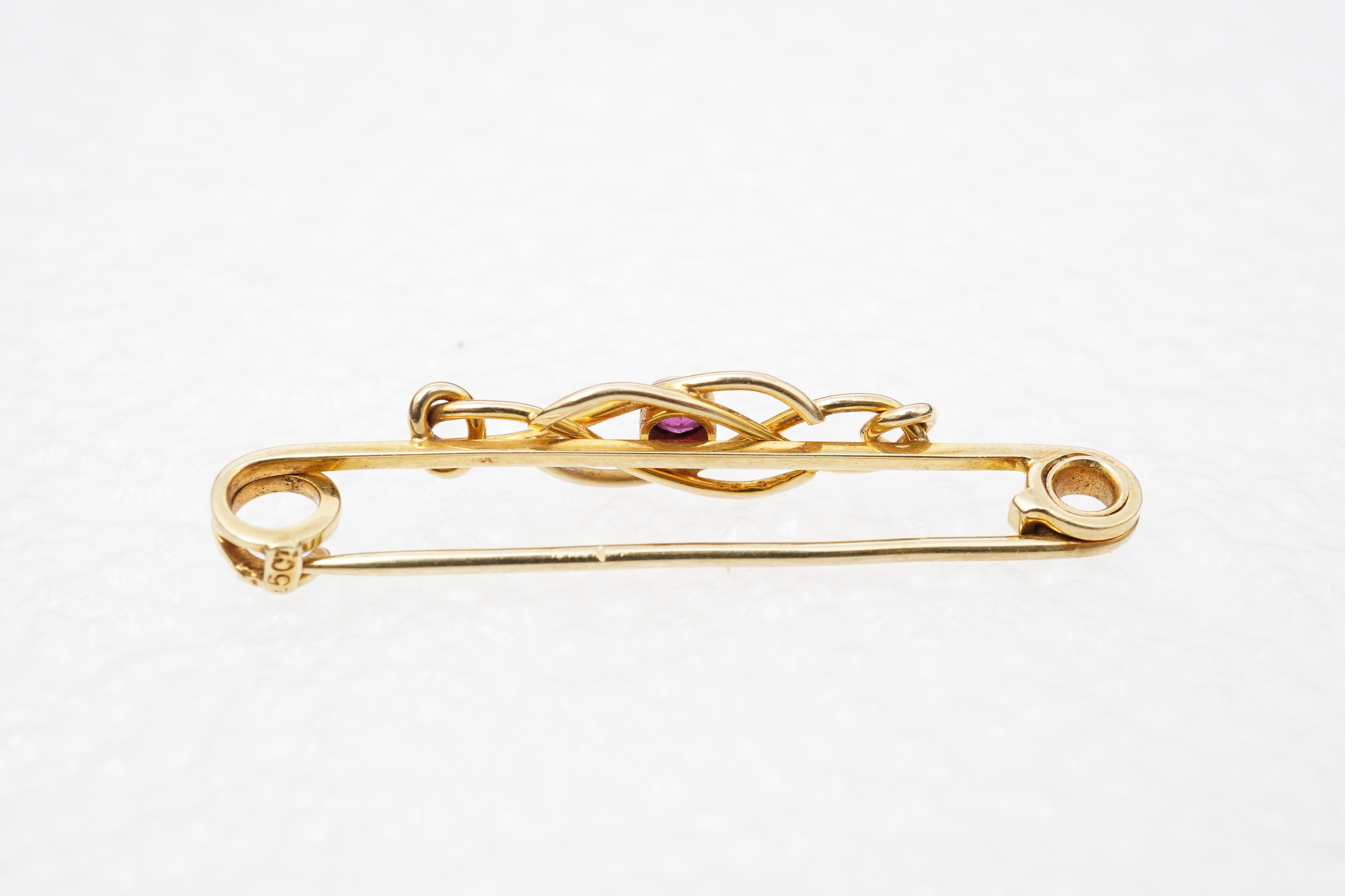 A late Victorian garnet brooch, circa 1900